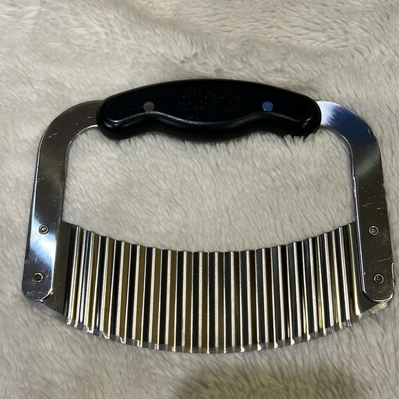 Pampered Chef Crinkle Cutter #1089 Curved Edge Stainless Steel Cover Fancy 1089 - Picture 3 of 4